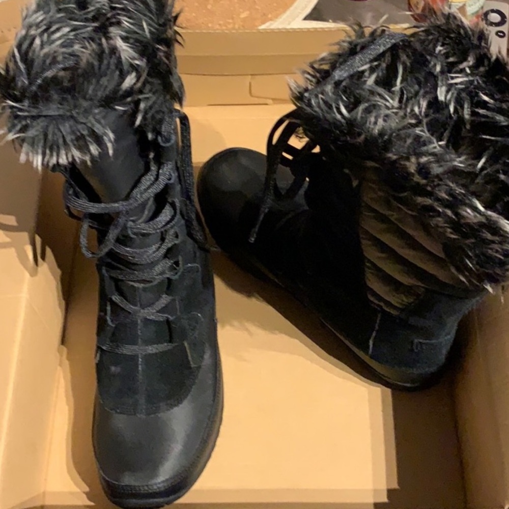 New sz 8 the North Face waterproof boots